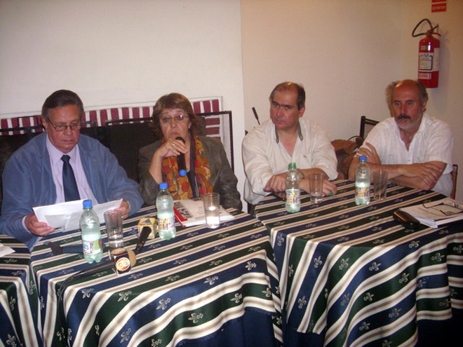 De izquierda a derecha: Sr. Jorge Bonetti (Vicepresidente de Cooperativa Artigas), A.S. Cristina Fynn (Presidente ANV), Sr. Juan José Bruno (Director ANV) y el Ing. Benjamín Irazábal (Intendente Durazno).