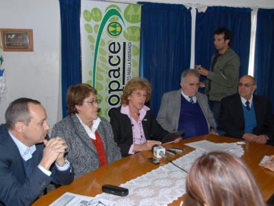  De izquierda a derecha: Cr. Gustavo Marton (Gerente General ANV), A. S. Cristina Fynn (Vicepresidenta ANV) y autoridades de COOPACE.