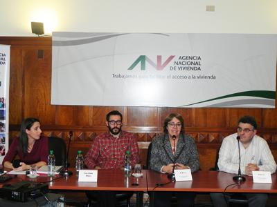 De izquierda a derecha: Arq. Alicia Rubini (PIAI), Ec. Claudio Fernández Caetano (Vicepresidente ANV), A.S. Cristina Fynn (Presidenta ANV) y Arq. Walter Stolarsky (Director ANV).