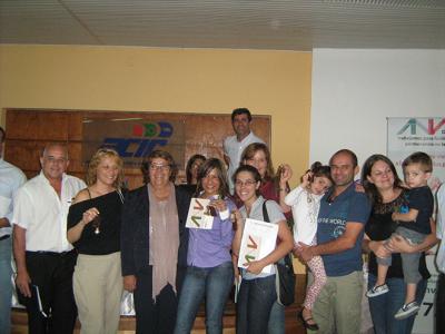 A.S. Cristina Fynn (Presidenta ANV) junto a adjudicatarios de viviendas y beneficiados en el sorteo.