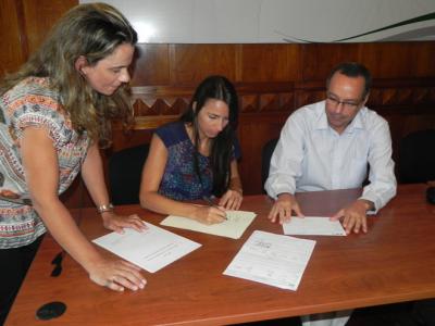 De izquierda a derecha: Esc. Silvana Laborde y Arq. Andrea Pereyra de la empresa UNITIAL S.A. y Cr. Gustavo Marton Gerente General de la ANV.