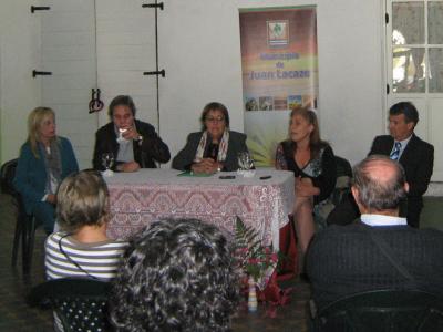 De izquierda a derecha: Mary Muniz (Gerenta de Sucursal Nueva Helvecia), Darío Brugman (Alcalde de Juan Lacaze), A.S. Cristina Fynn (Vicepresidenta ANV), Marcela Brignoni (Coord. Regional MVOTMA), Jorge Queiroz (Gerente de Sucursales ANV)