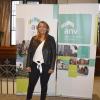  Mónica recibiendo las llaves de su vivienda