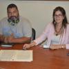 Integrantes de la cooperativa Las Quintas firmando el préstamo