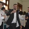 Presidente de ANV junto al coro ANV