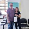 Adjudicatarios con las llaves de su vivienda