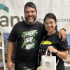 Familia recibiendo llaves